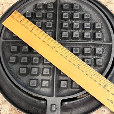 Lot 5 Griswold Waffle maker