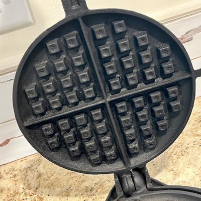 Lot 5 Griswold Waffle maker