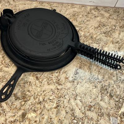 Lot 5 Griswold Waffle maker