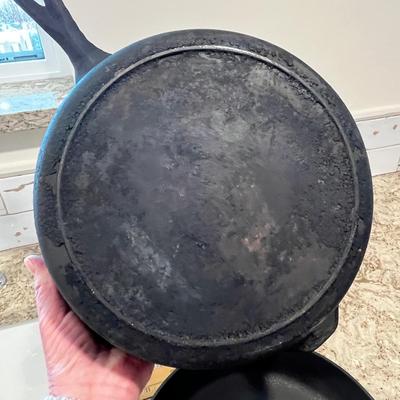 Lot 8 Chicken fryer & large skillet