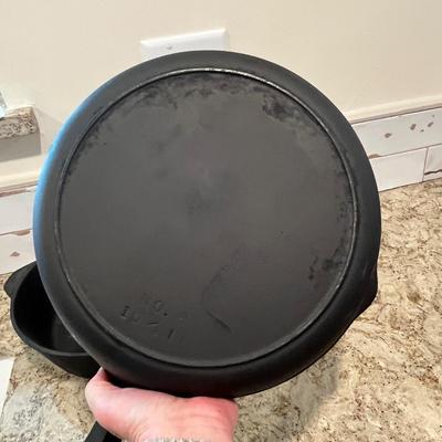 Lot 8 Chicken fryer & large skillet