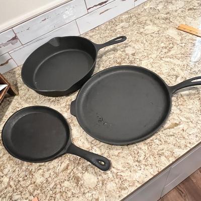 Lot 10 Assorted Skillets