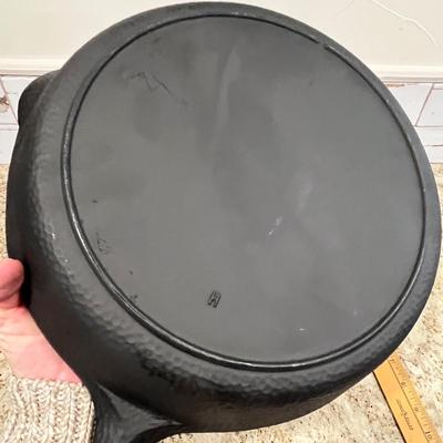 Lot 10 Assorted Skillets