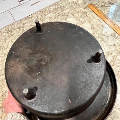 Lot 14 Dutch oven #12