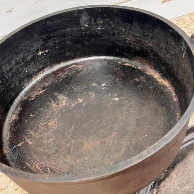 Lot 14 Dutch oven #12