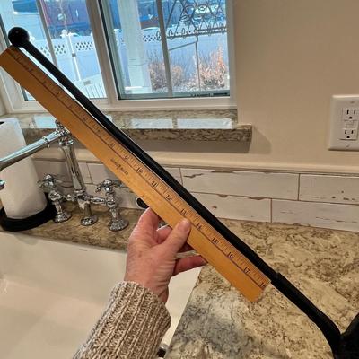 Lot 15 Unique Dutch oven with applied handle