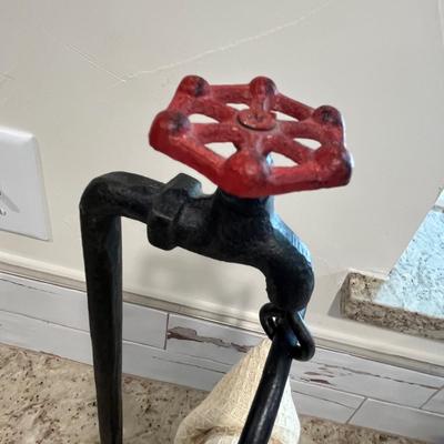 Lot 16 Retro Water spout towel holder