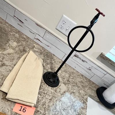 Lot 16 Retro Water spout towel holder