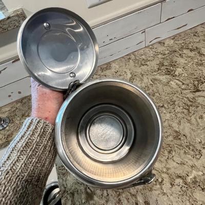 Lot 19 Chrome Cream can