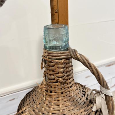 Lot 21 Rattan Wine Bottle