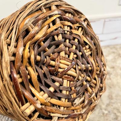 Lot 21 Rattan Wine Bottle