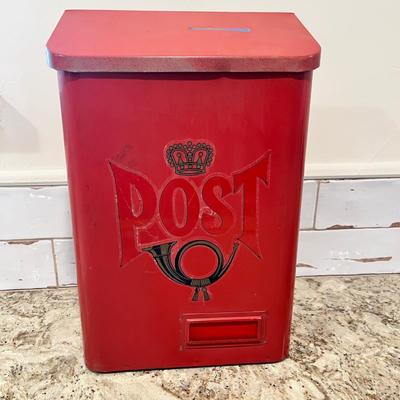 Lot 23 Vintage mail box
