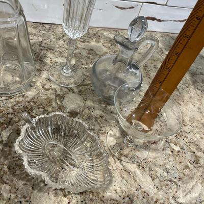 Lot 28 Clear glass lot