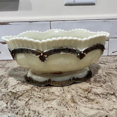 Lot 30 Northwood Custard Glass bowl