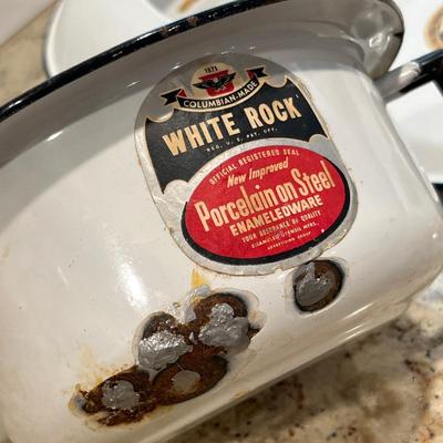 Lot 31 Medical Enamel Ware