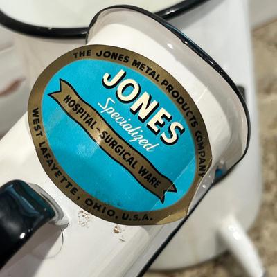 Lot 31 Medical Enamel Ware