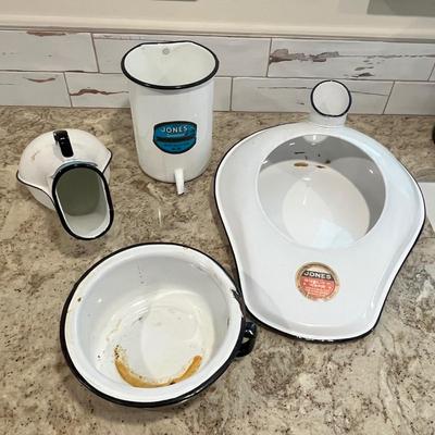 Lot 31 Medical Enamel Ware