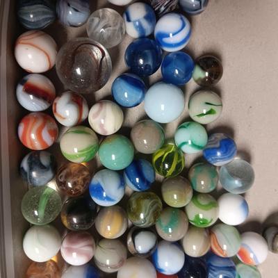 AN ASSORTMENT OF MARBLES