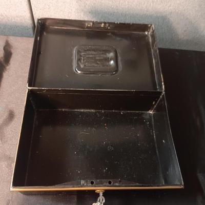 DRUEKE BASEBALL CRIBBAGE TYPE GAME AND A LOCKING METAL BOX