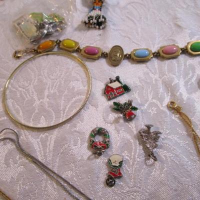 Sale Photo Thumbnail #44: Necklaces, bracelets, charms, keychains, clip earrings. See pictures