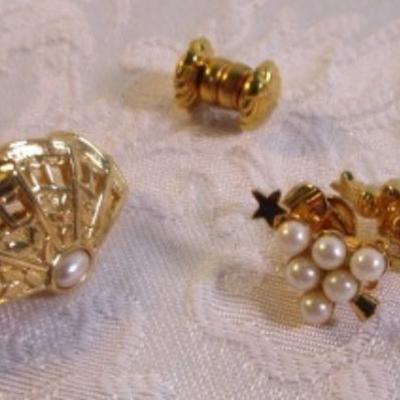 Sale Photo Thumbnail #42: Necklaces, bracelets, charms, keychains, clip earrings. See pictures