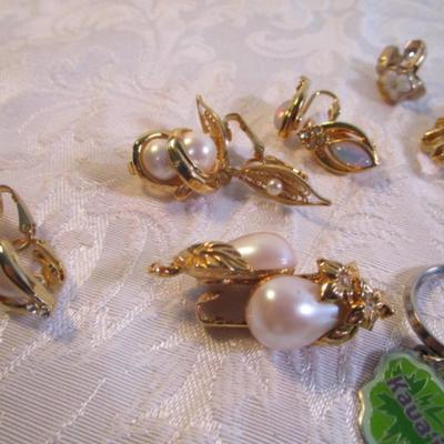Sale Photo Thumbnail #41: Necklaces, bracelets, charms, keychains, clip earrings. See pictures
