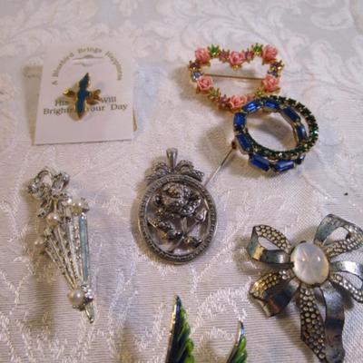 Sale Photo Thumbnail #54: Vintage broaches, pins, necklaces, bracelet, clip earrings. See pictures