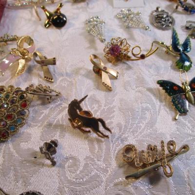 Sale Photo Thumbnail #60: Vintage broaches, pins, necklaces, bracelet, clip earrings. See pictures