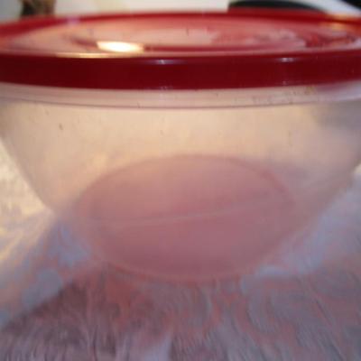 Sale Photo Thumbnail #117: Stove-top grill, 2 frying pans, 3 covered mixing bowls, 9 x 13" cake pan, loaf pan