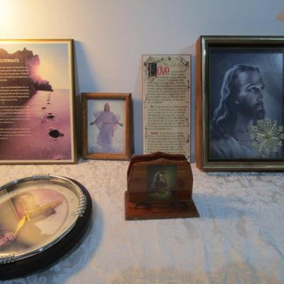 Sale Photo Thumbnail #528: each clock takes 1 AA battery not included, both clocks tested & they work,  see pictures