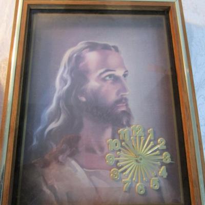 Sale Photo Thumbnail #531: each clock takes 1 AA battery not included, both clocks tested & they work,  see pictures