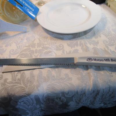 Sale Photo Thumbnail #587: 24 silicone cupcake bakers, box of 100 paper cupcake liners, 9 green and 7 red sundae dishes, multi-function grater, sink strainer, 25 plastic ice cubes inn a plastic lid with lid, 1 8" white plate, 1 new set of 3 funnels, 1 Tupperware funnel, 1 big funne