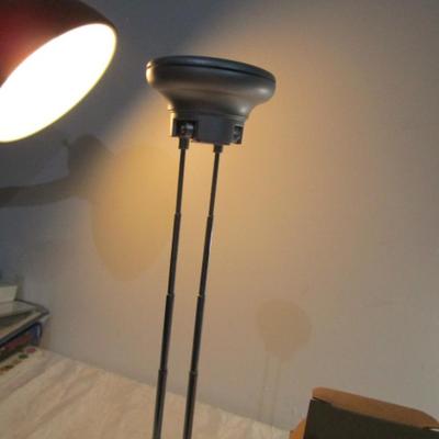 Sale Photo Thumbnail #739: Telescoping flashlight is a dual function flashlight & takes 2 C batteries not included, see pictures