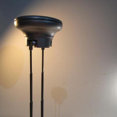 Sale Photo Thumbnail #740: Telescoping flashlight is a dual function flashlight & takes 2 C batteries not included, see pictures