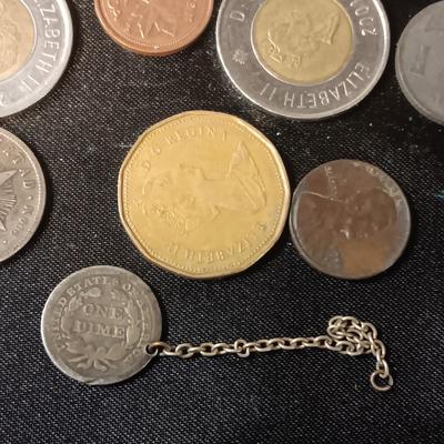 A COLLECTION OF MOSTLY FOREIGN COINS AND 2 OLD COIN PURSES