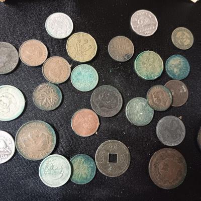 FOREIGN COINS AND PAPER CURRENCY PLUS A LEATHER COIN PURSE