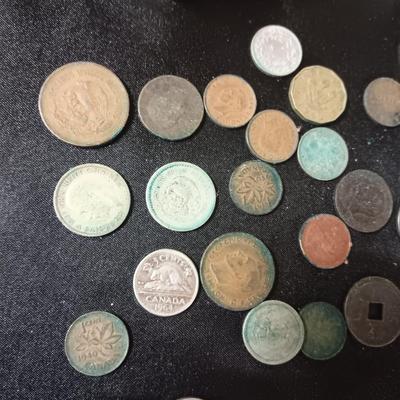 FOREIGN COINS AND PAPER CURRENCY PLUS A LEATHER COIN PURSE