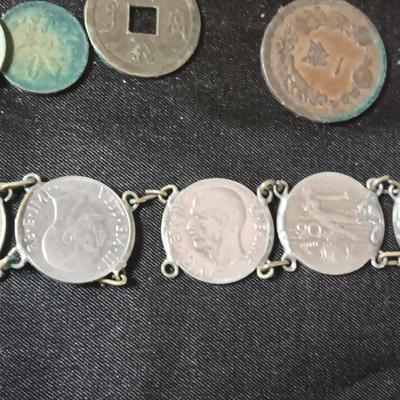 FOREIGN COINS AND PAPER CURRENCY PLUS A LEATHER COIN PURSE