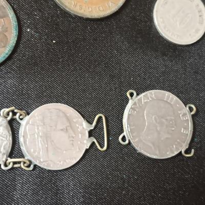 FOREIGN COINS AND PAPER CURRENCY PLUS A LEATHER COIN PURSE