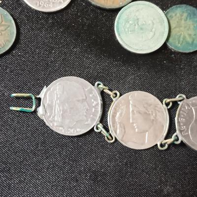 FOREIGN COINS AND PAPER CURRENCY PLUS A LEATHER COIN PURSE