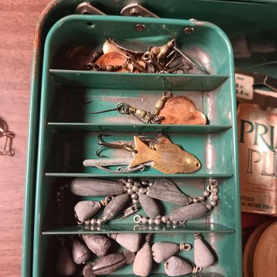 WALLACE TACKLE BOX WITH VARIOUS TACKLE