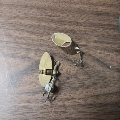 WALLACE TACKLE BOX WITH VARIOUS TACKLE