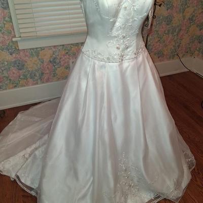 Sale Photo Thumbnail #53: Size 2
Brand New with tags. Comes with Crinolines (underskirts as well, gives it the princess look.)