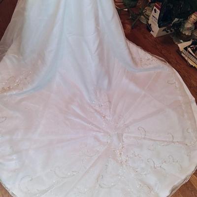 Sale Photo Thumbnail #54: Size 2
Brand New with tags. Comes with Crinolines (underskirts as well, gives it the princess look.)