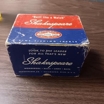 SHAKESPEARE SPIN-WONDEREEL NO 1870 WITH ORIGINAL BOX AND INSTRUCTIONS