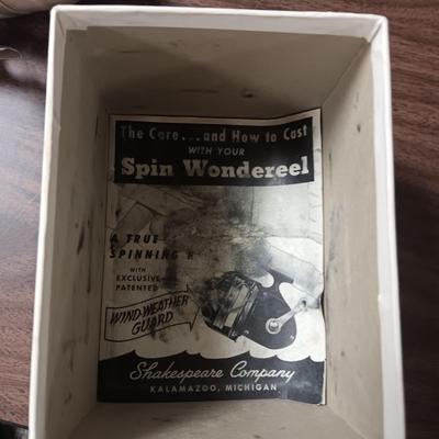 SHAKESPEARE SPIN-WONDEREEL NO 1870 WITH ORIGINAL BOX AND INSTRUCTIONS