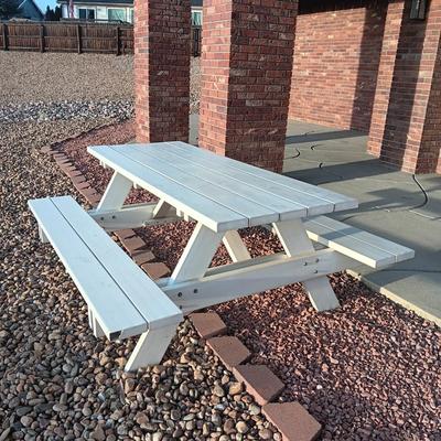 HEAVY DUTY PLASTIC PICNIC TABLE