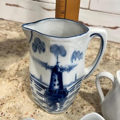 Lot 40 Blue & White china group