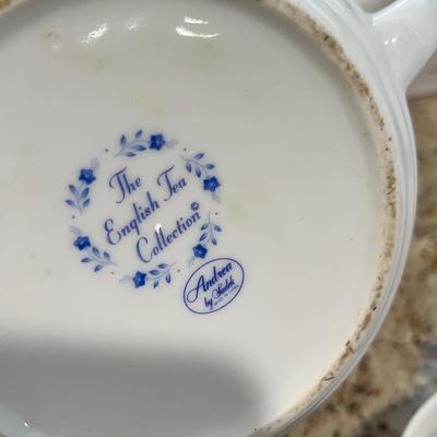 Lot 40 Blue & White china group