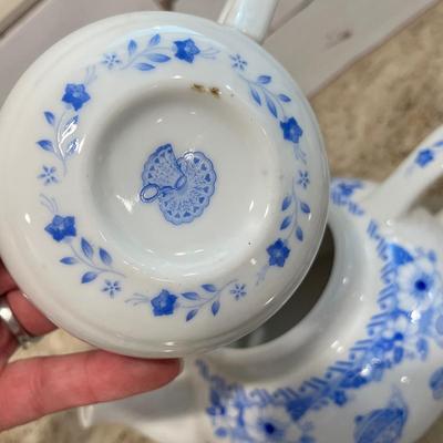 Lot 40 Blue & White china group